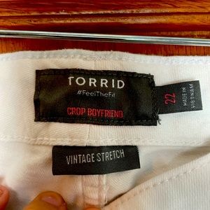 Torrid cropped boyfriend jeans white Sz 22